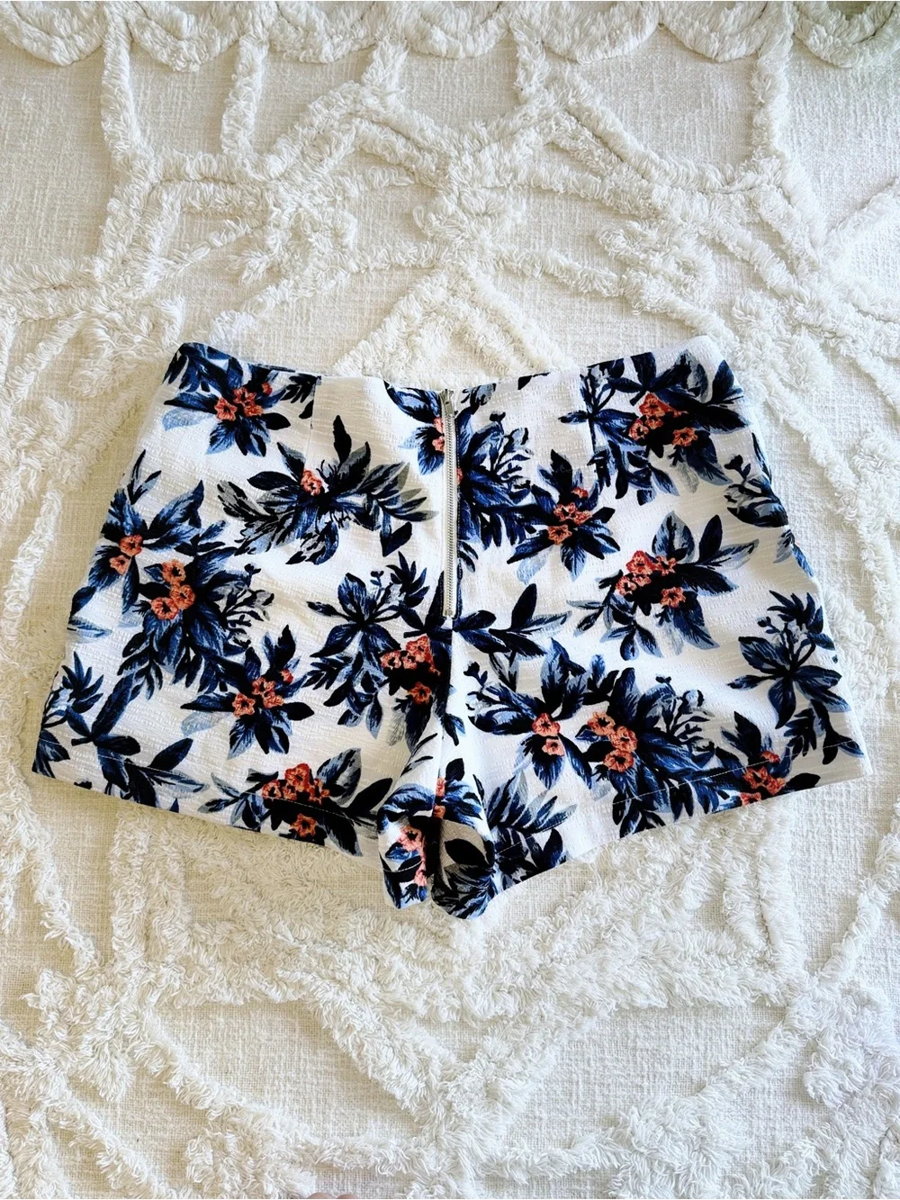 Sophie Rue Floral High Waisted Shorts Size Large Blue White Coral Zip Detail